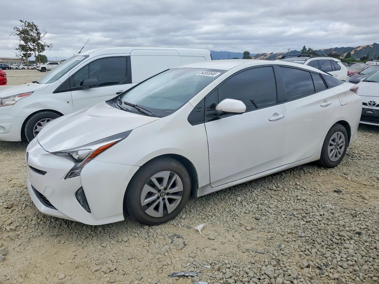 Salvage Toyota Prius Image
