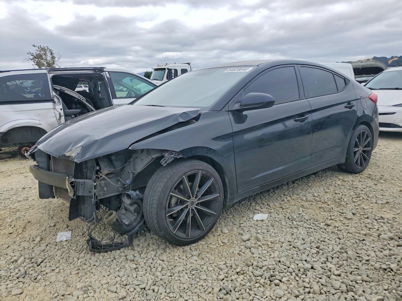 Salvage Hyundai ELANTRA Image
