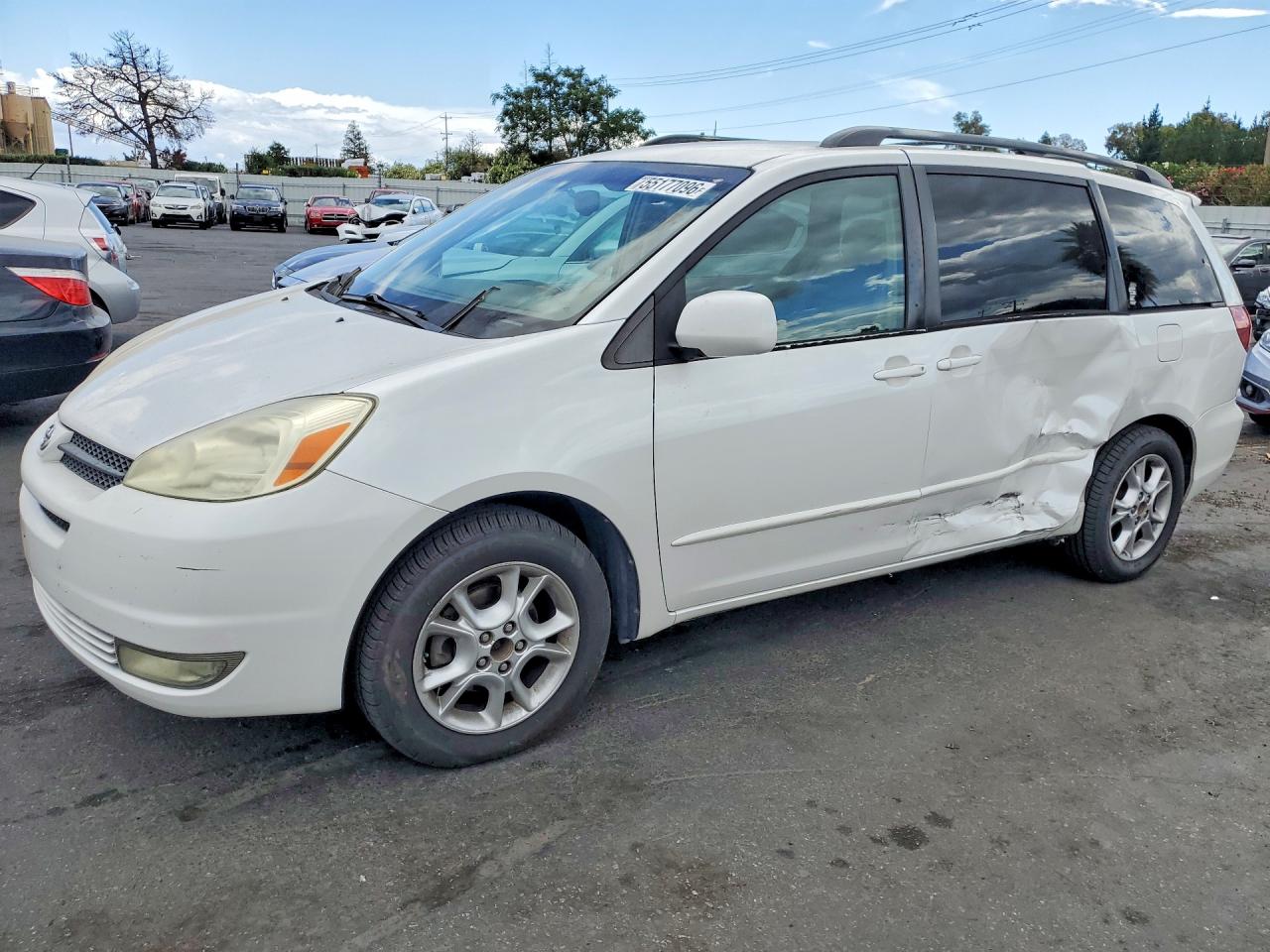 Salvage Toyota Sienna Image