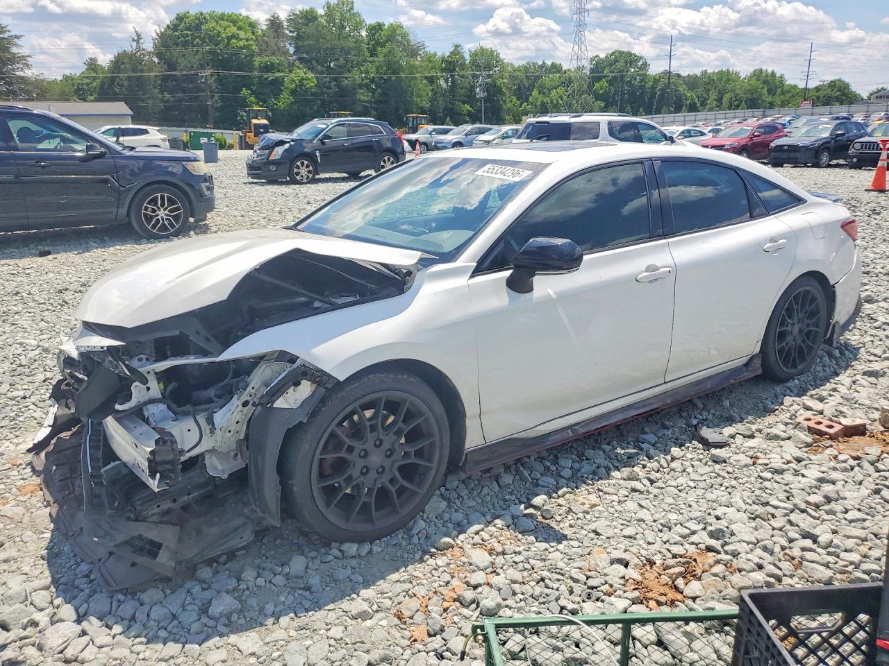 Salvage Toyota Avalon Image