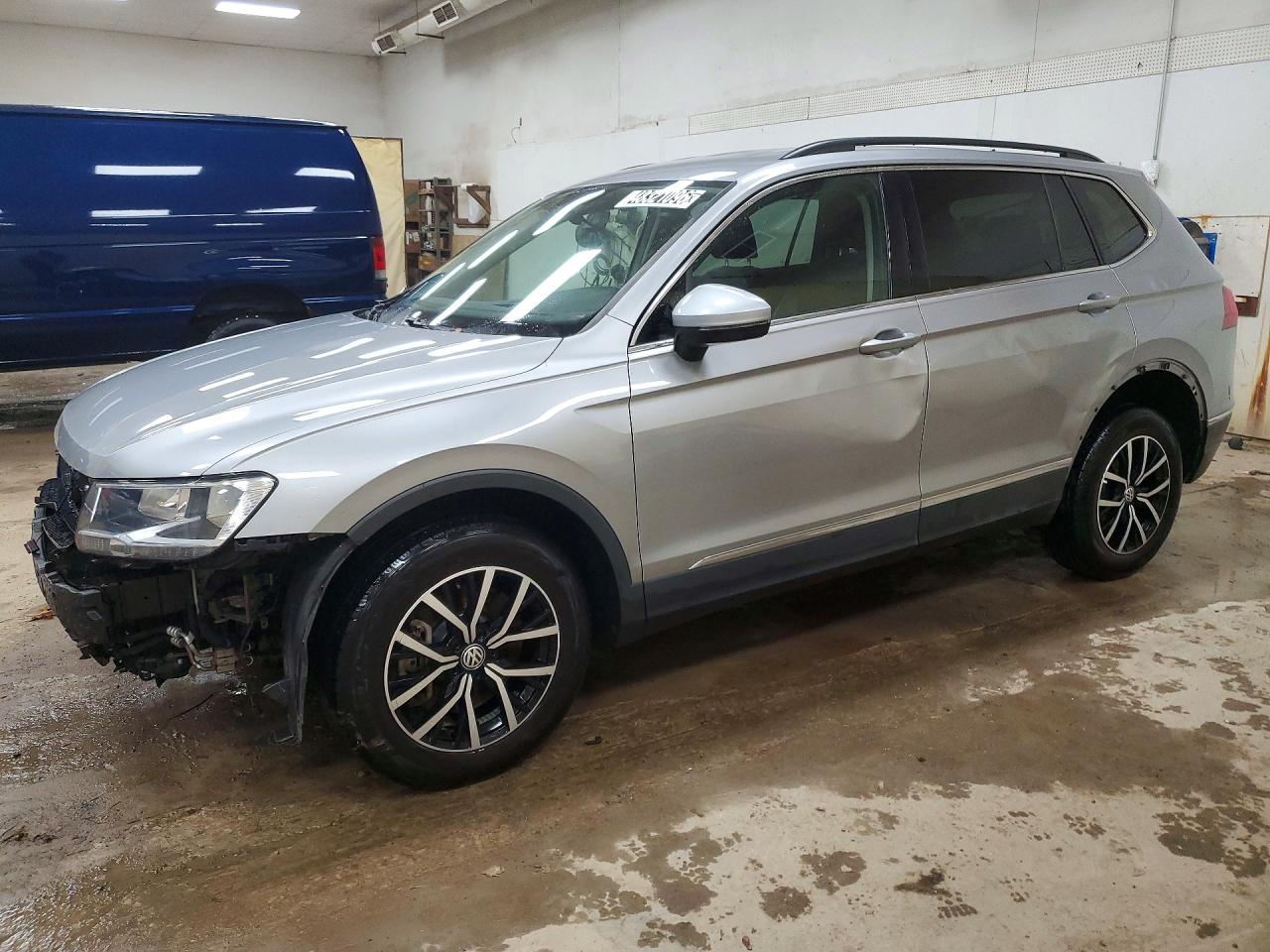 Salvage Volkswagen Tiguan Image