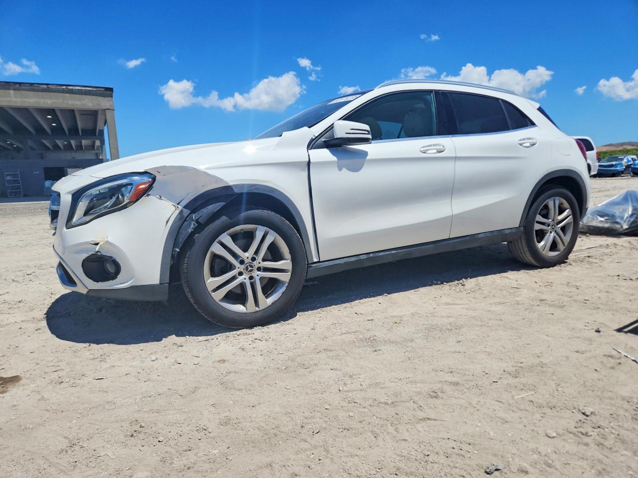 Salvage Mercedes-Benz GLA Image
