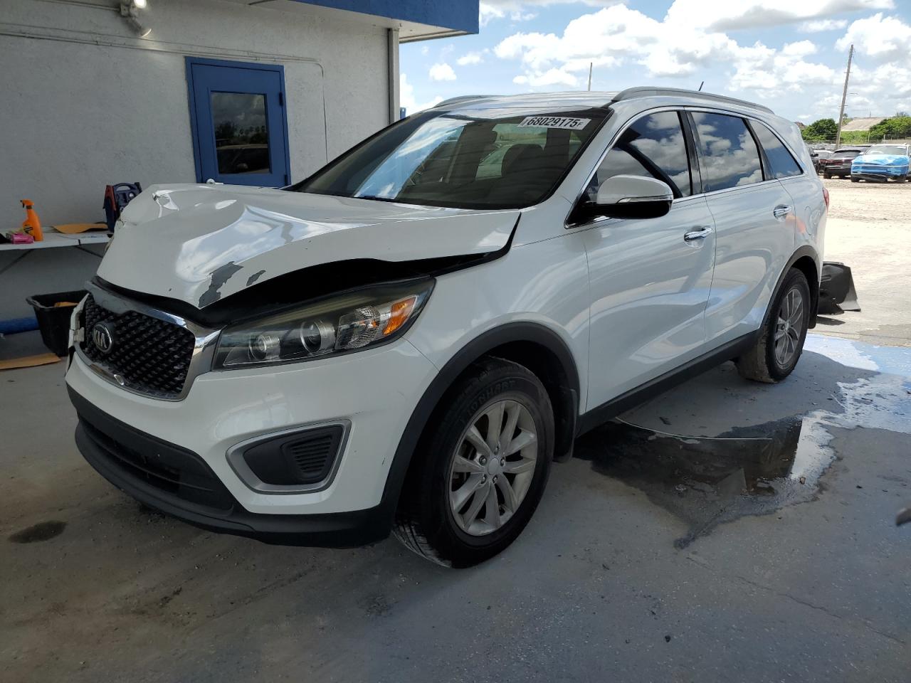 Salvage Kia Sorento Image