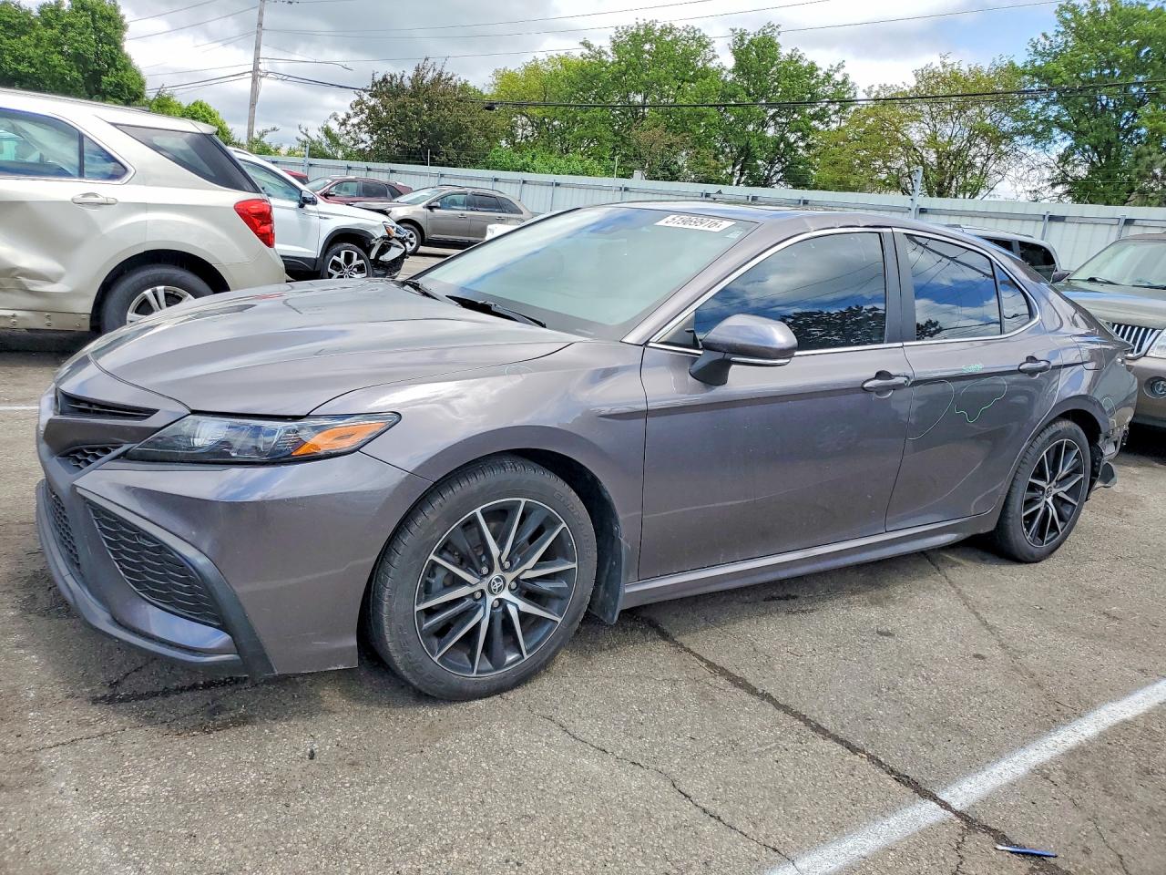 Salvage Toyota Camry Image