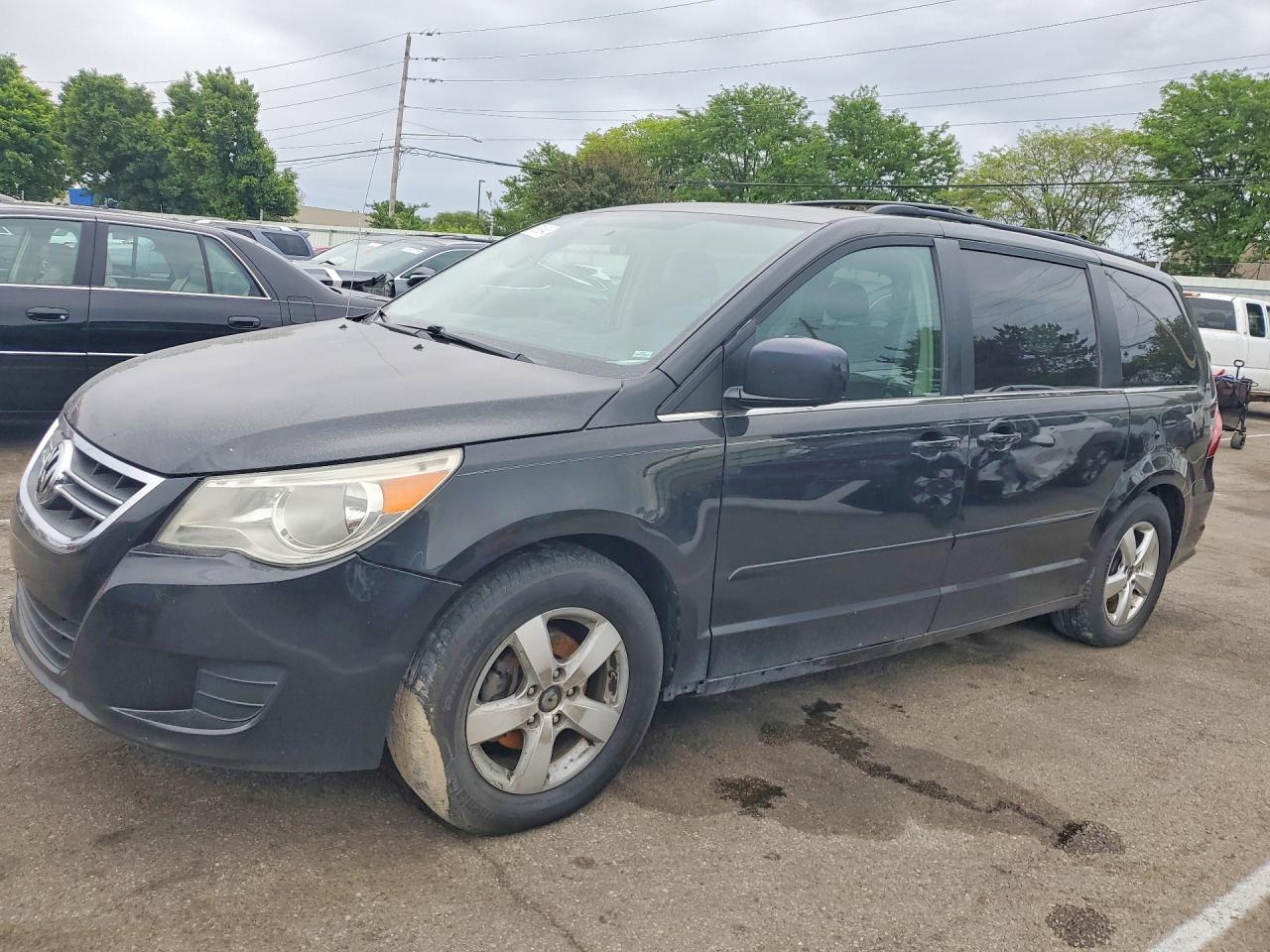 Salvage Volkswagen Routan Image