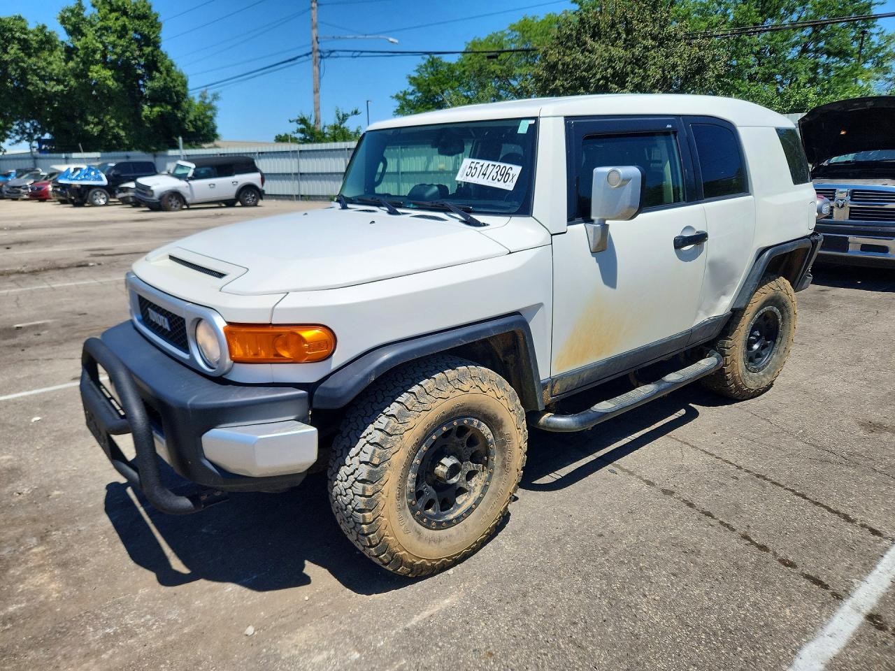 Salvage Toyota FJ Cruiser Image