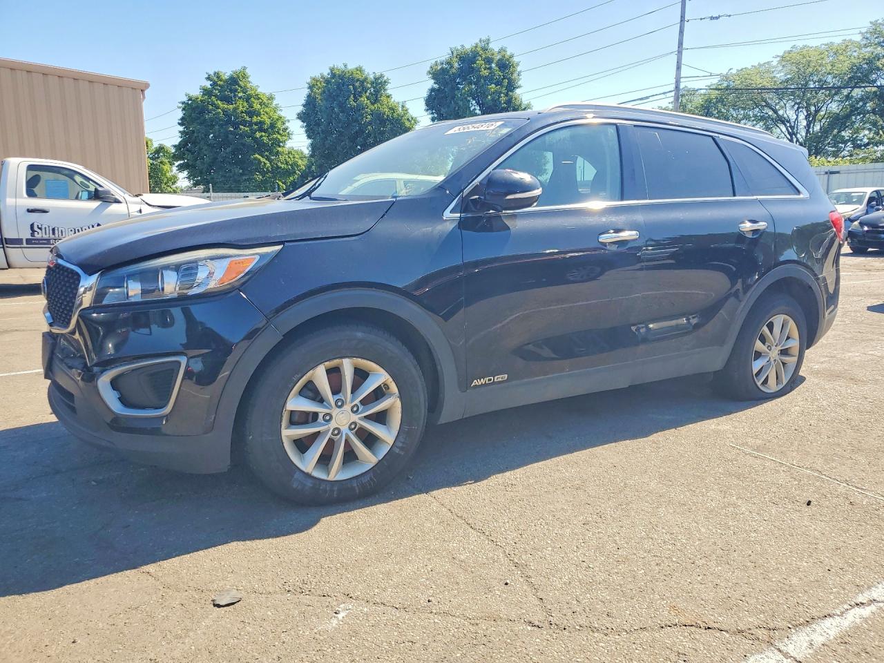 Salvage Kia Sorento Image