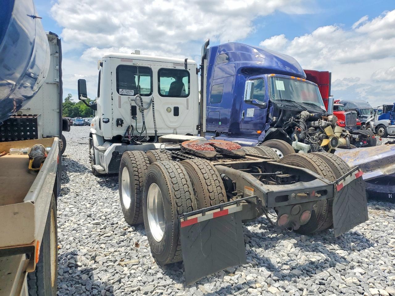 Freightliner Cascadia 113
