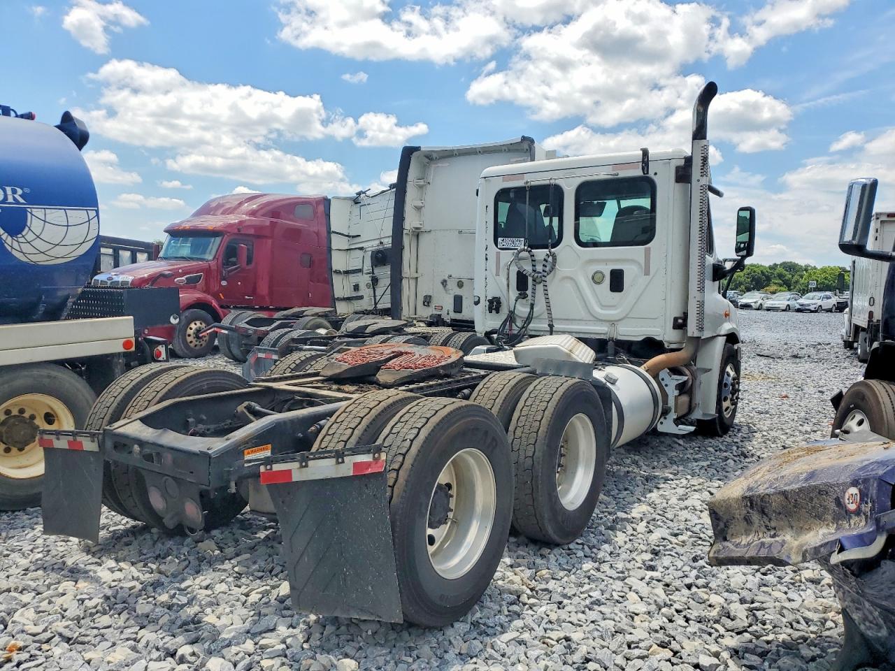 Freightliner Cascadia 113