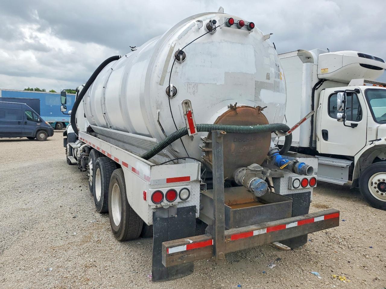 Freightliner 114sd