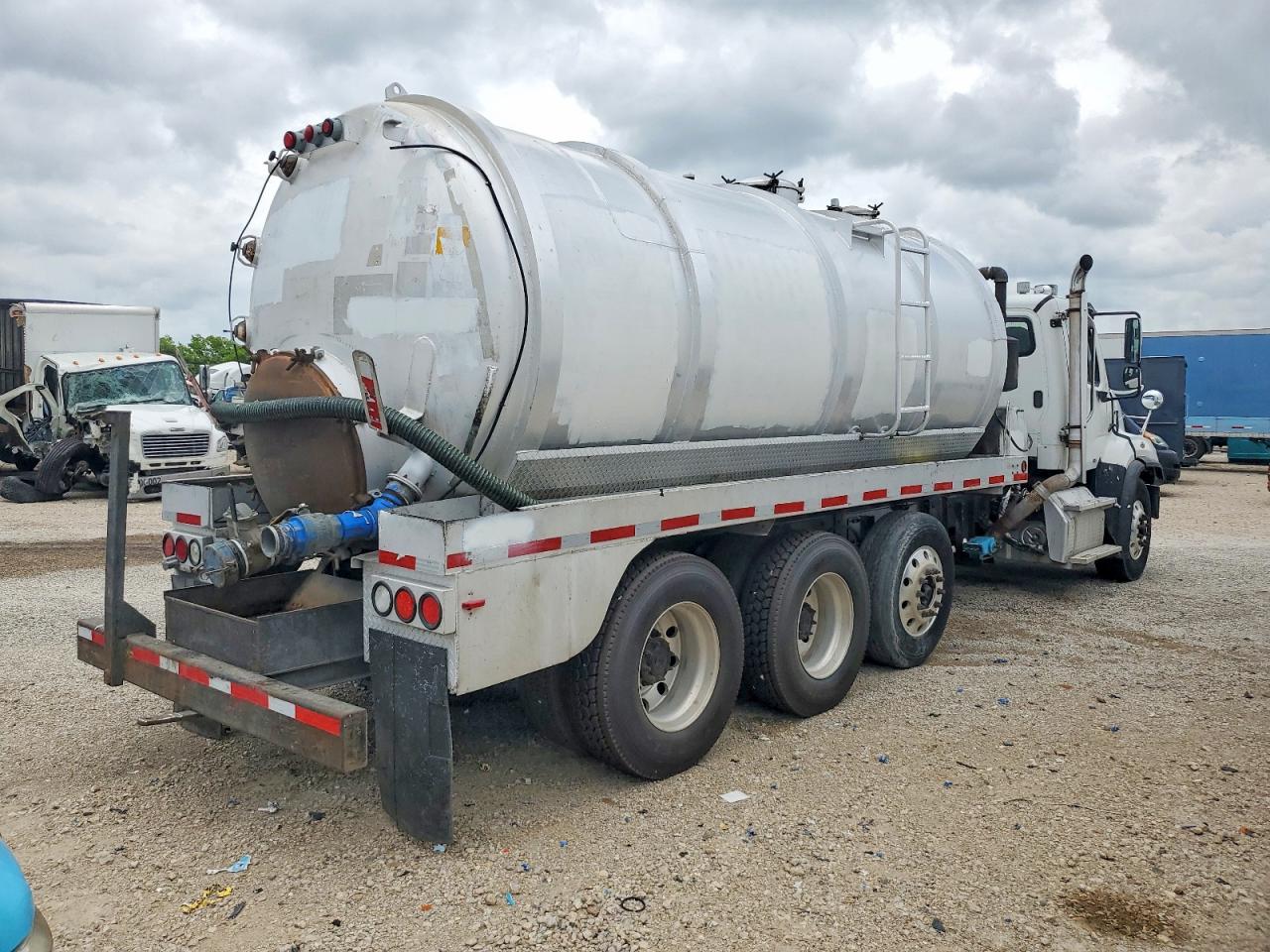 Freightliner 114sd