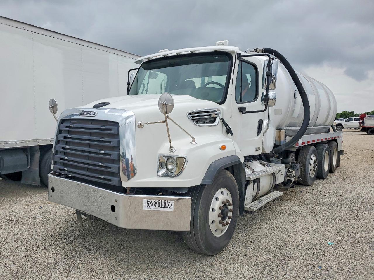 Freightliner 114sd