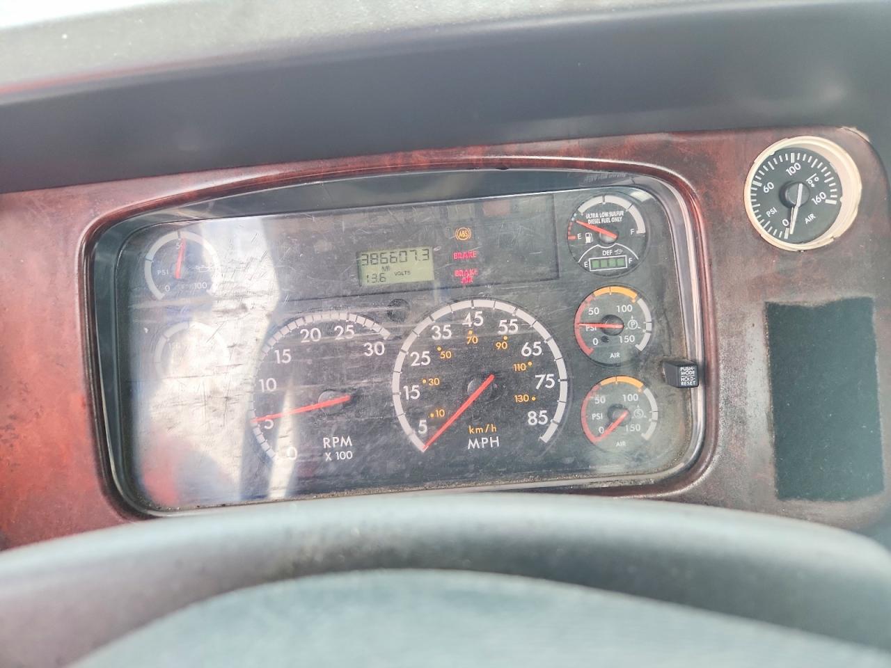 Freightliner 114sd