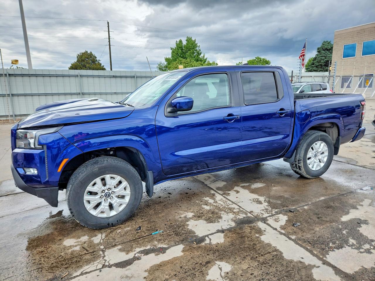Salvage Nissan Frontier Image