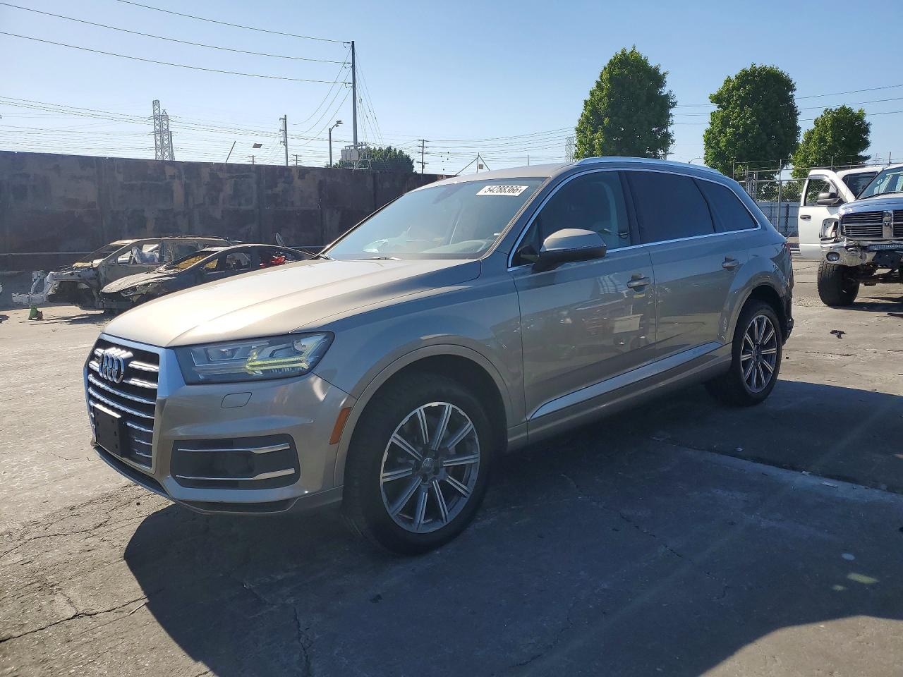 Salvage Audi Q7 Image