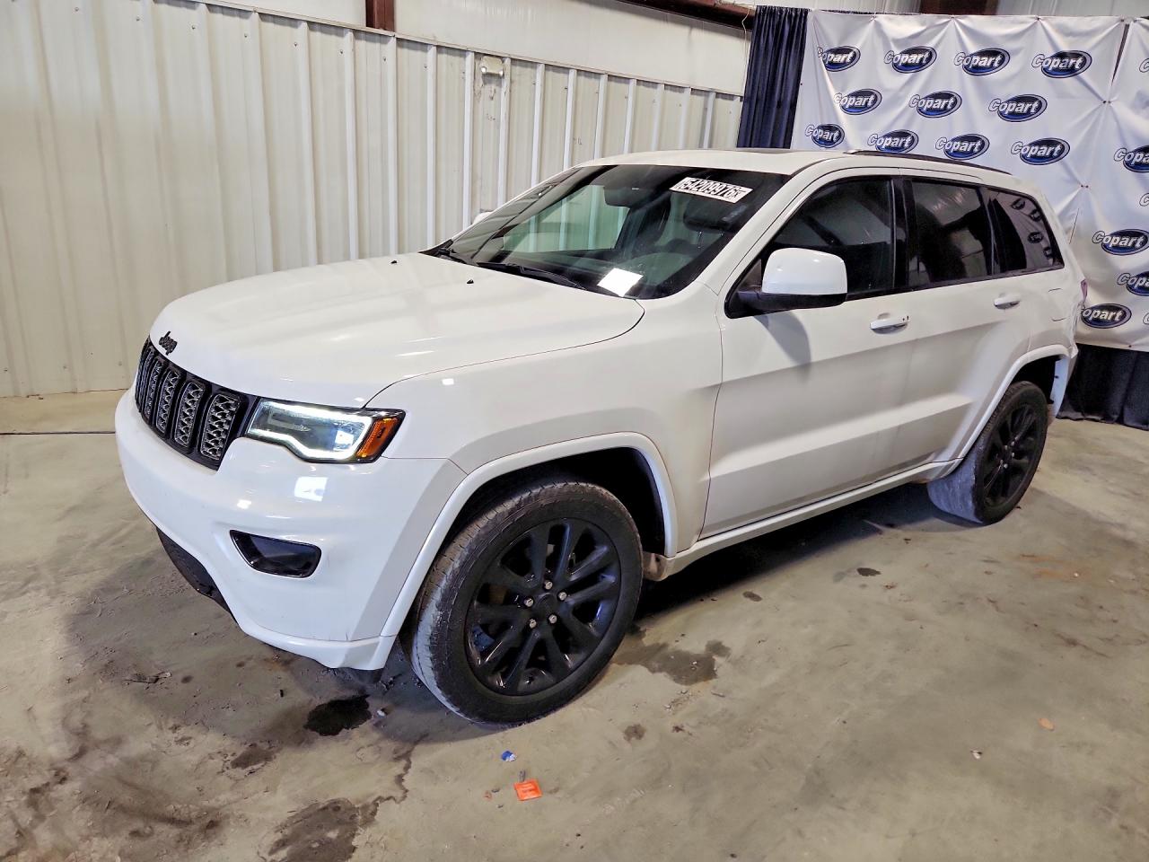 Salvage Jeep Cherokee Image