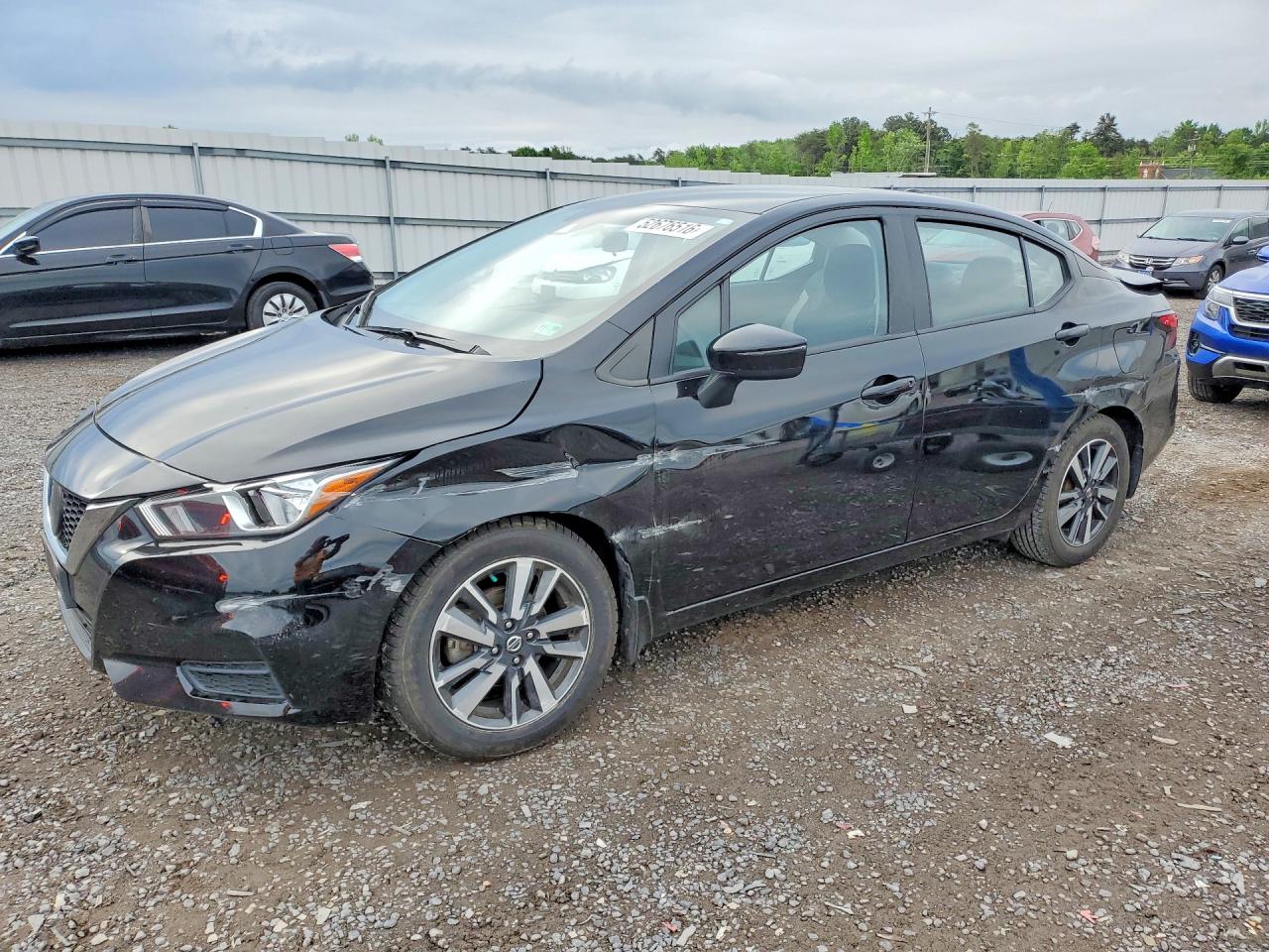 Salvage Nissan Versa Image