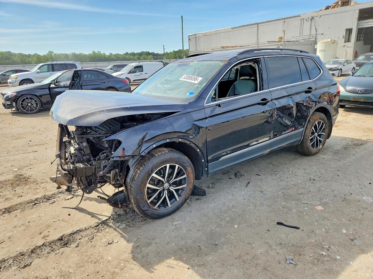 Salvage Volkswagen Tiguan Image