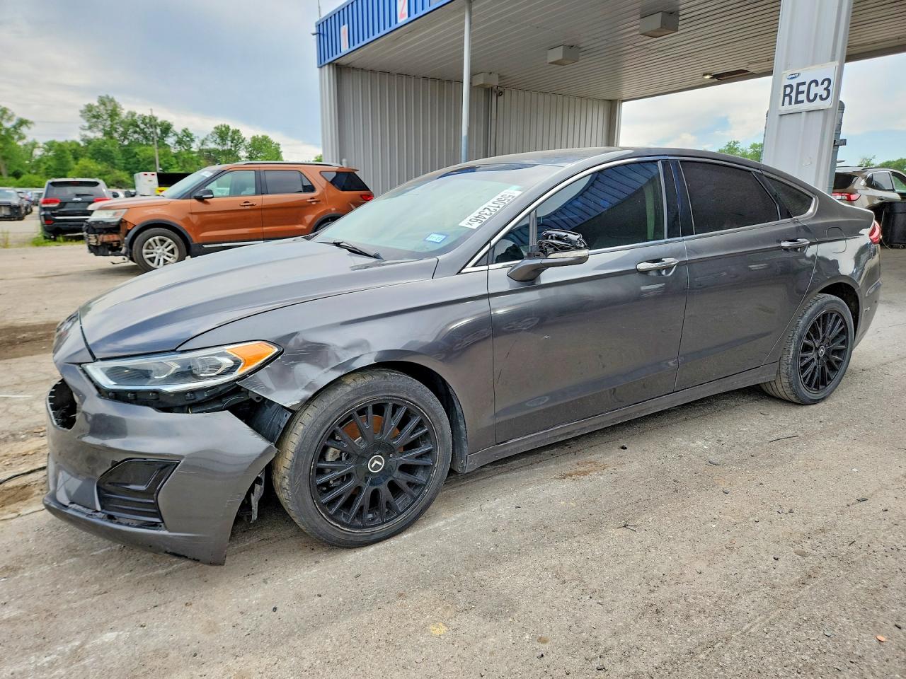 Salvage Ford Fusion Image