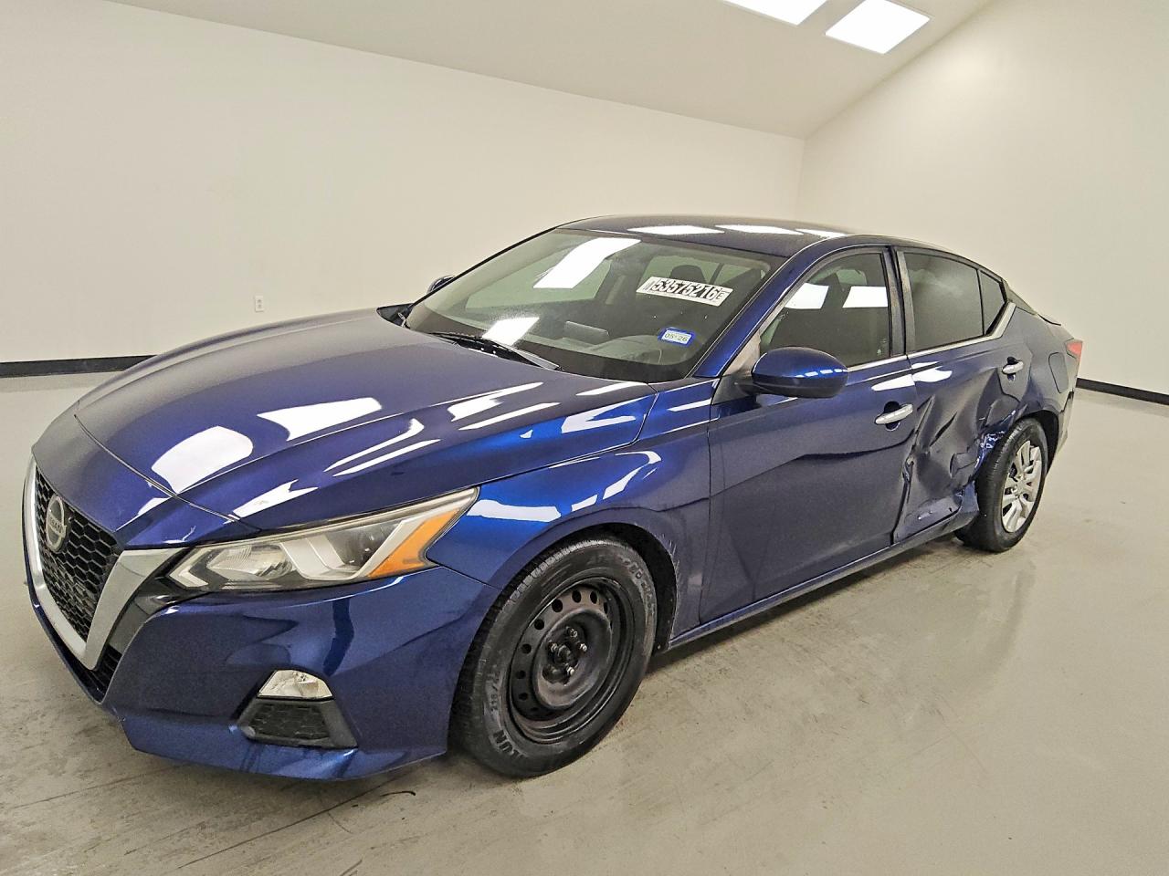 Salvage Nissan Altima Image