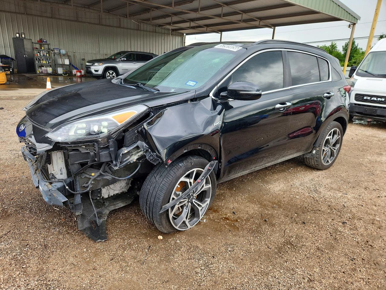 Salvage Kia Sportage Image