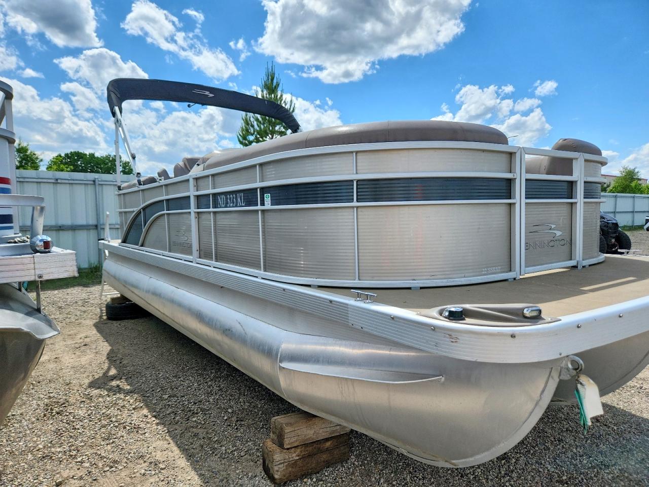 Salvage Bennington Boat Image