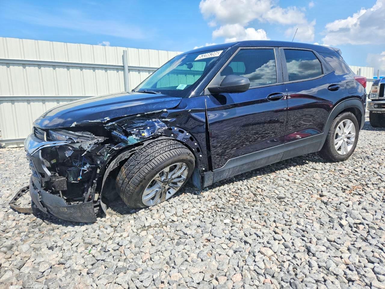Salvage Chevrolet Trailblazer Image
