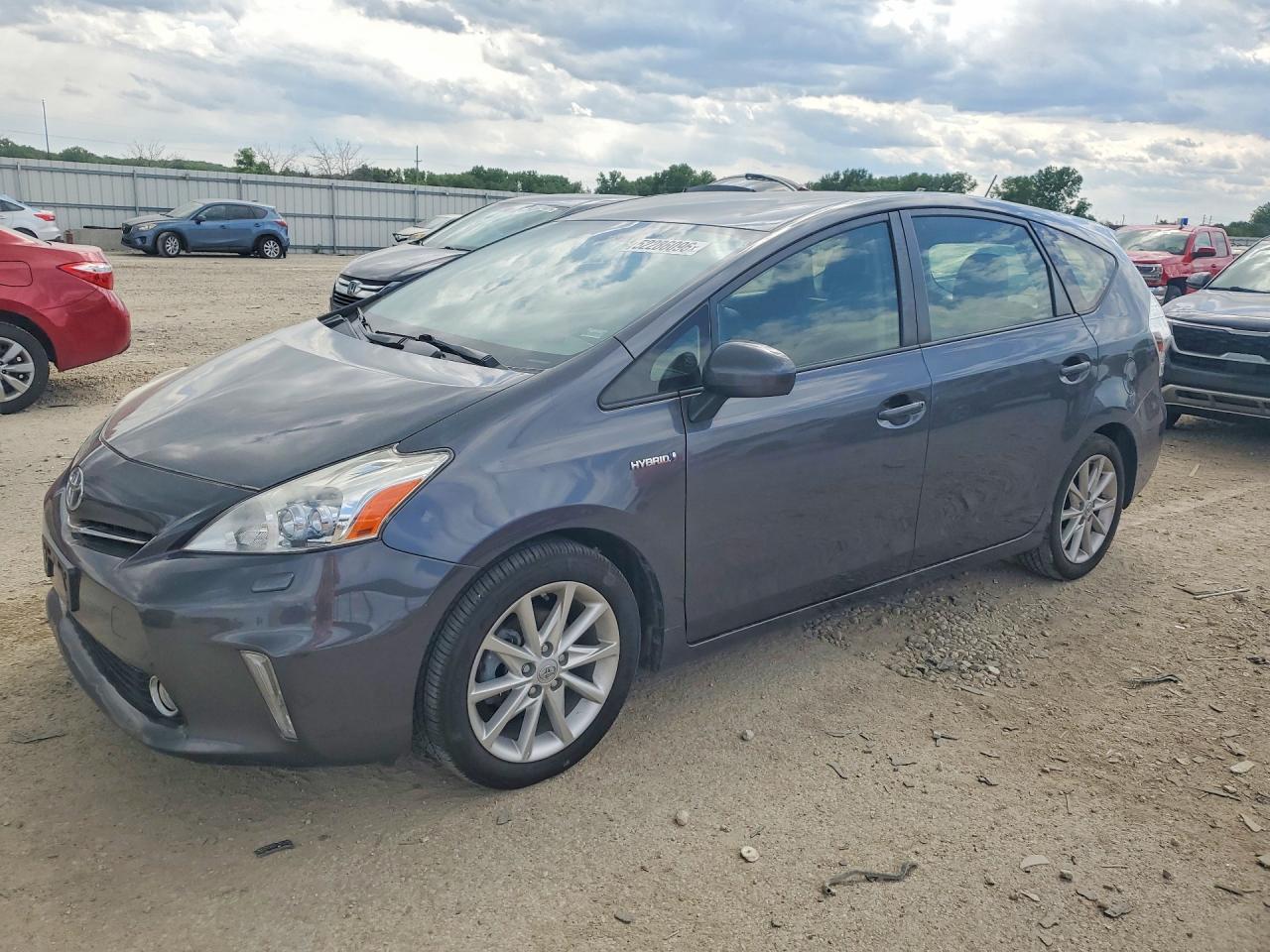 Salvage Toyota Prius Image