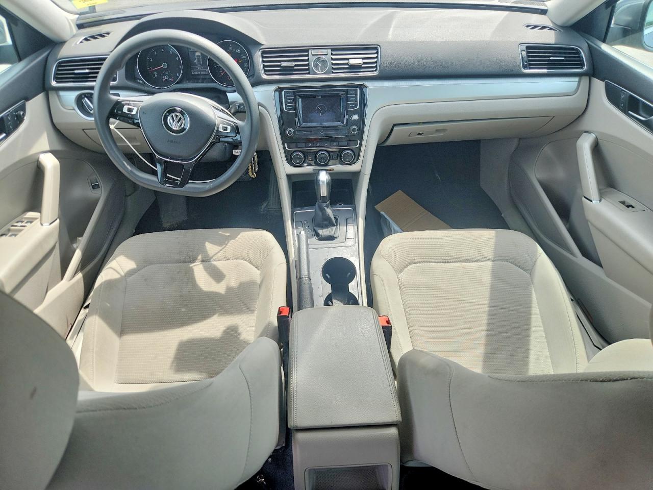 Volkswagen Passat S