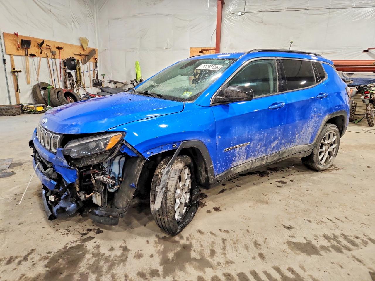 Salvage Jeep Compass Image