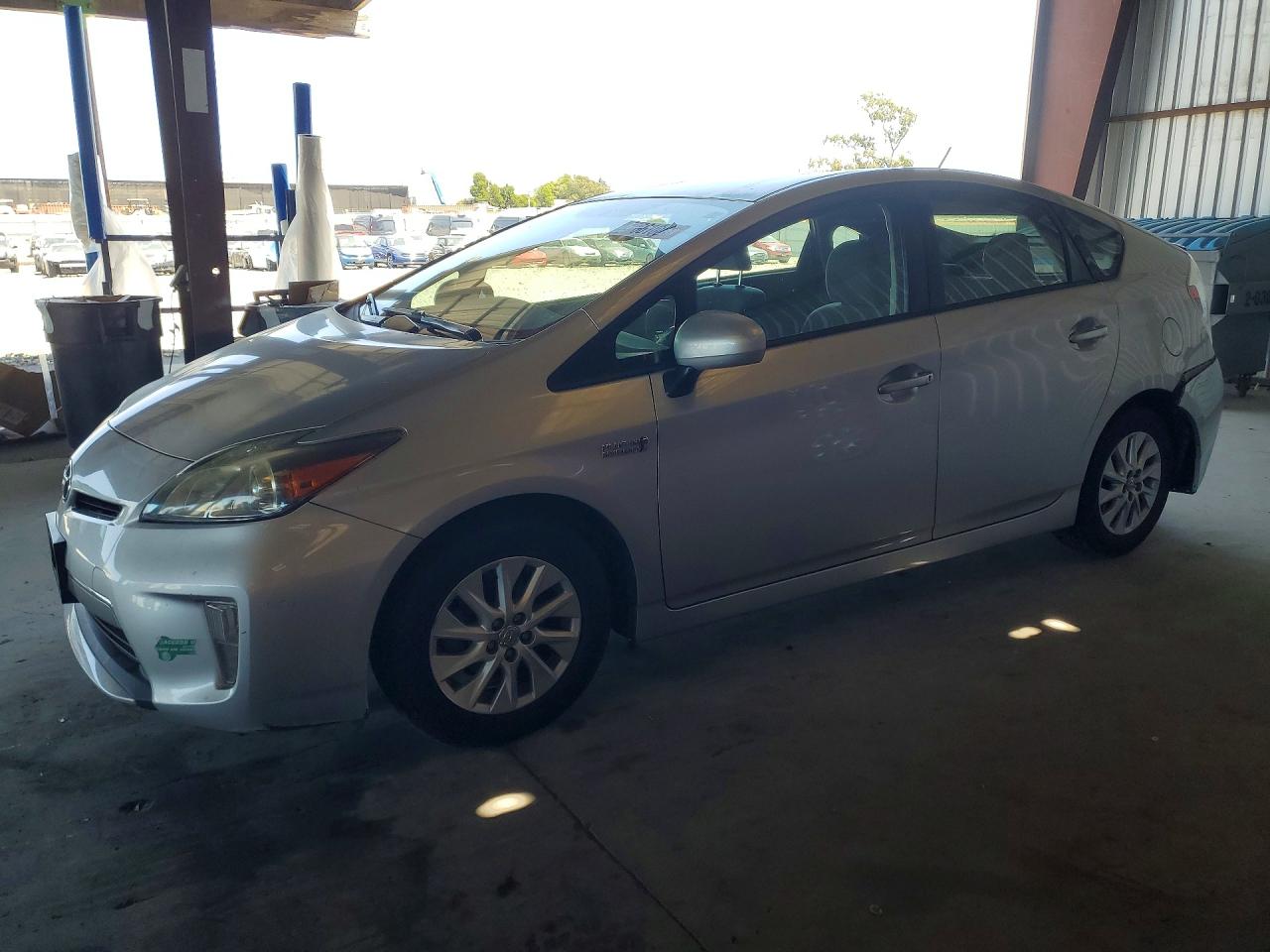 Salvage Toyota Prius Image
