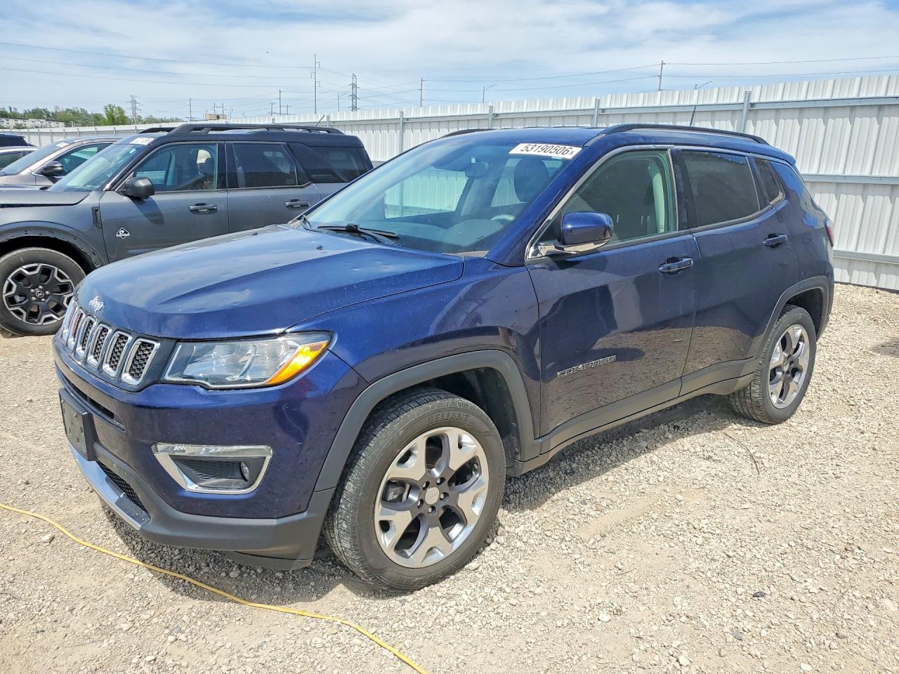 Salvage Jeep Compass Image