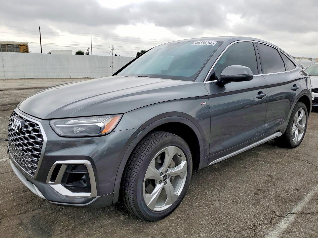 Salvage Audi Q5 Image