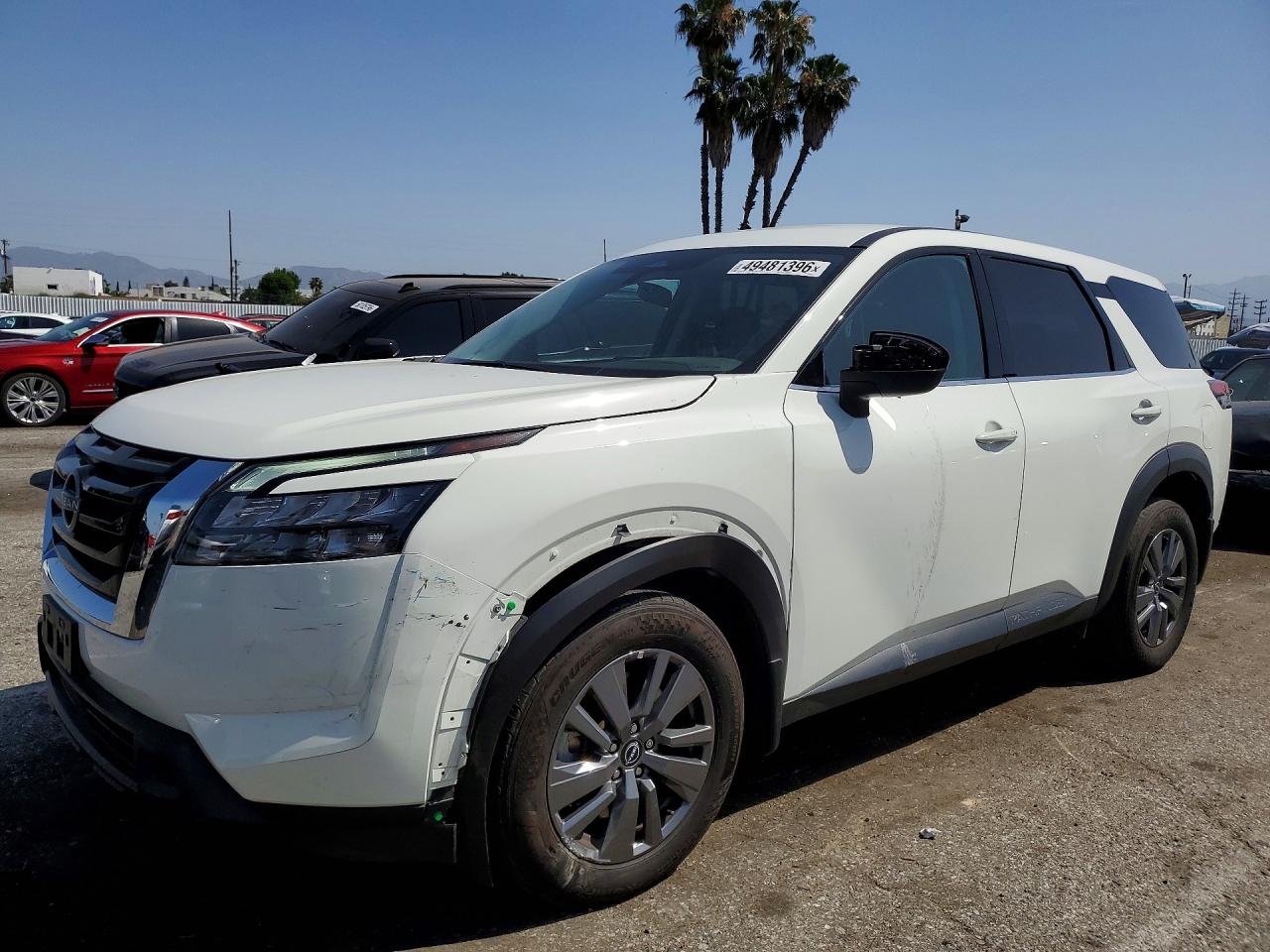 Salvage Nissan Pathfinder Image