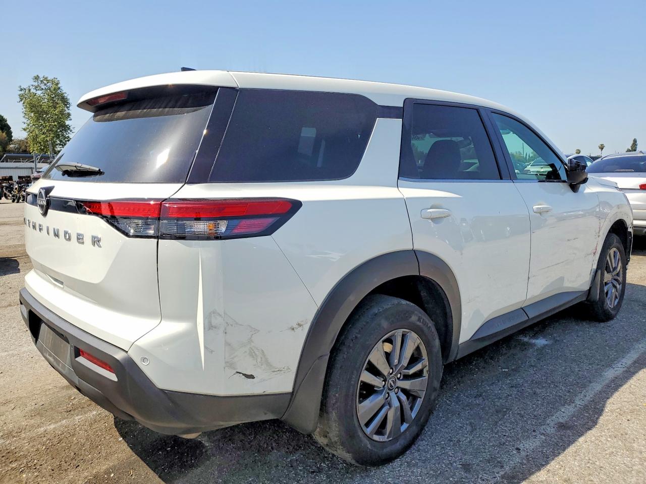 Nissan Pathfinder S