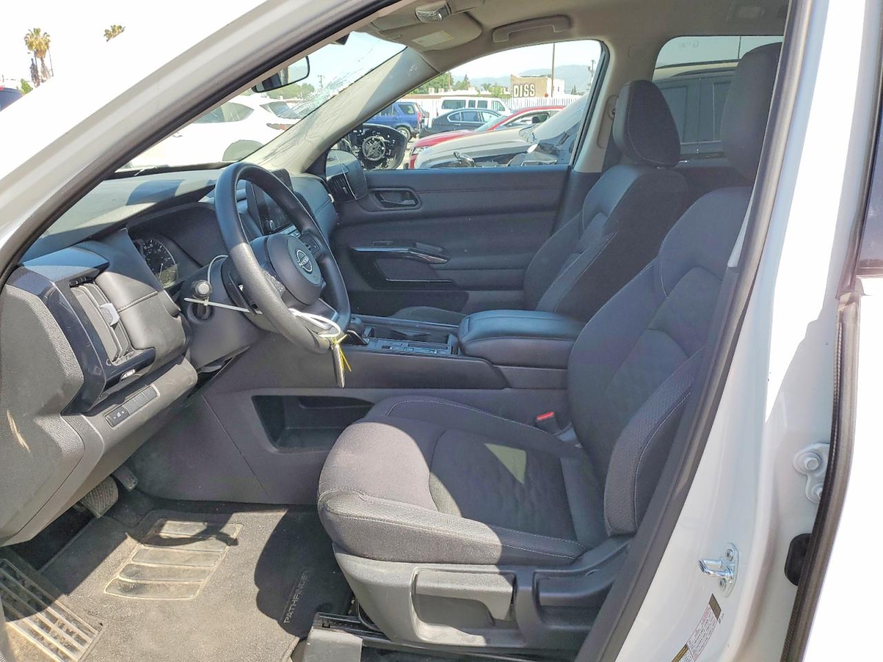 Nissan Pathfinder S