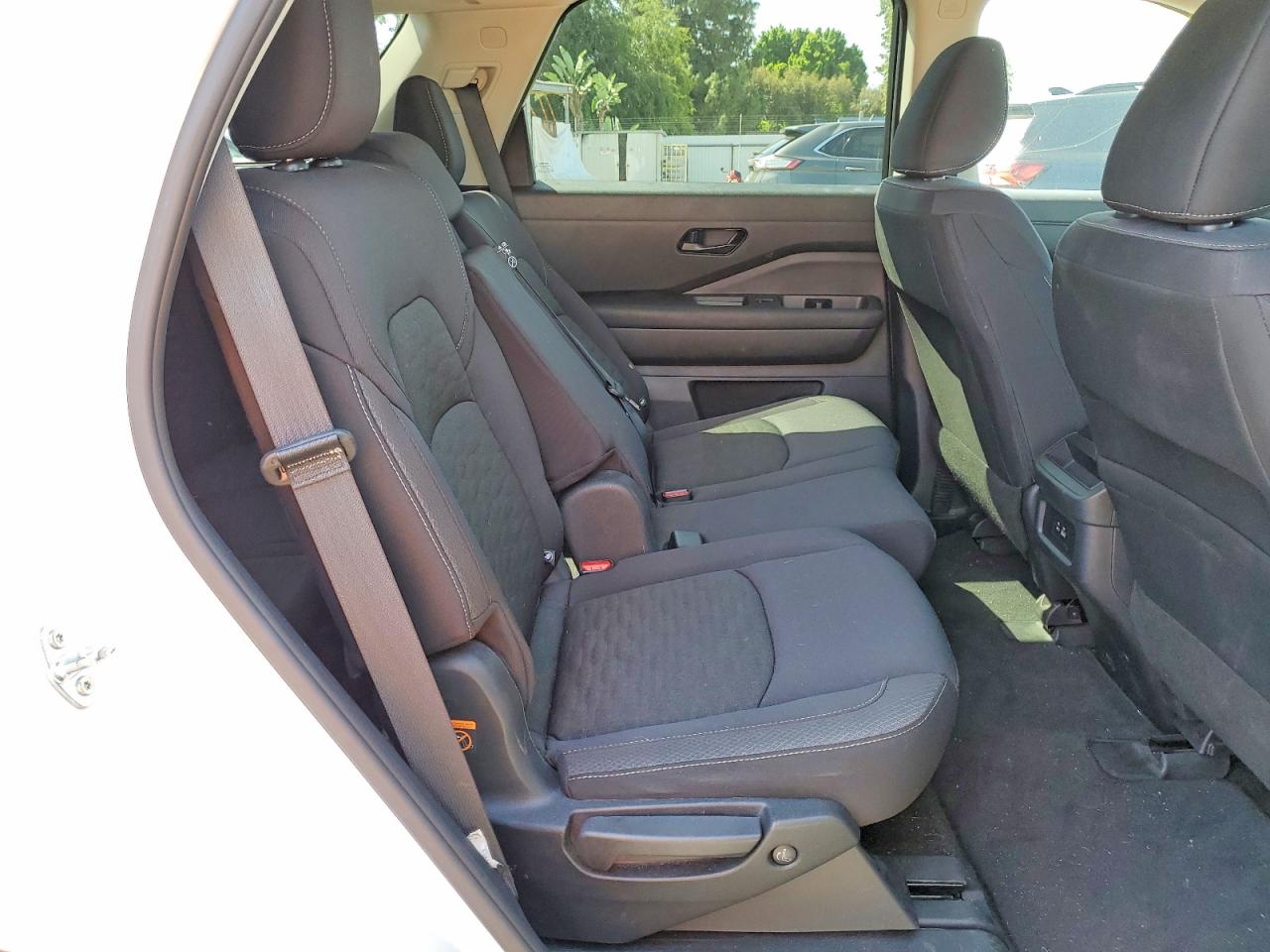 Nissan Pathfinder S