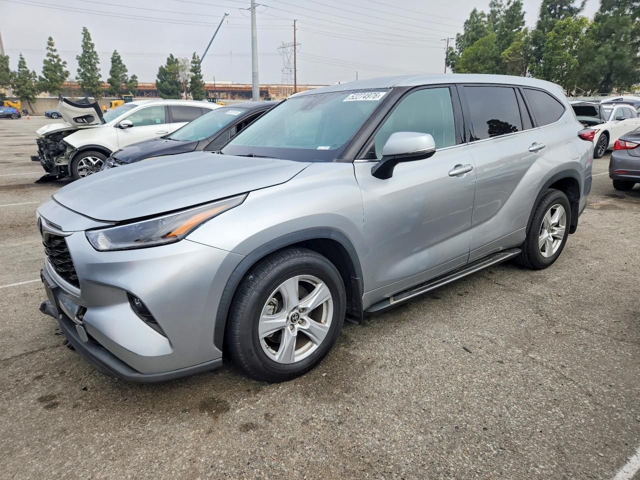 Salvage Toyota Highlander Image