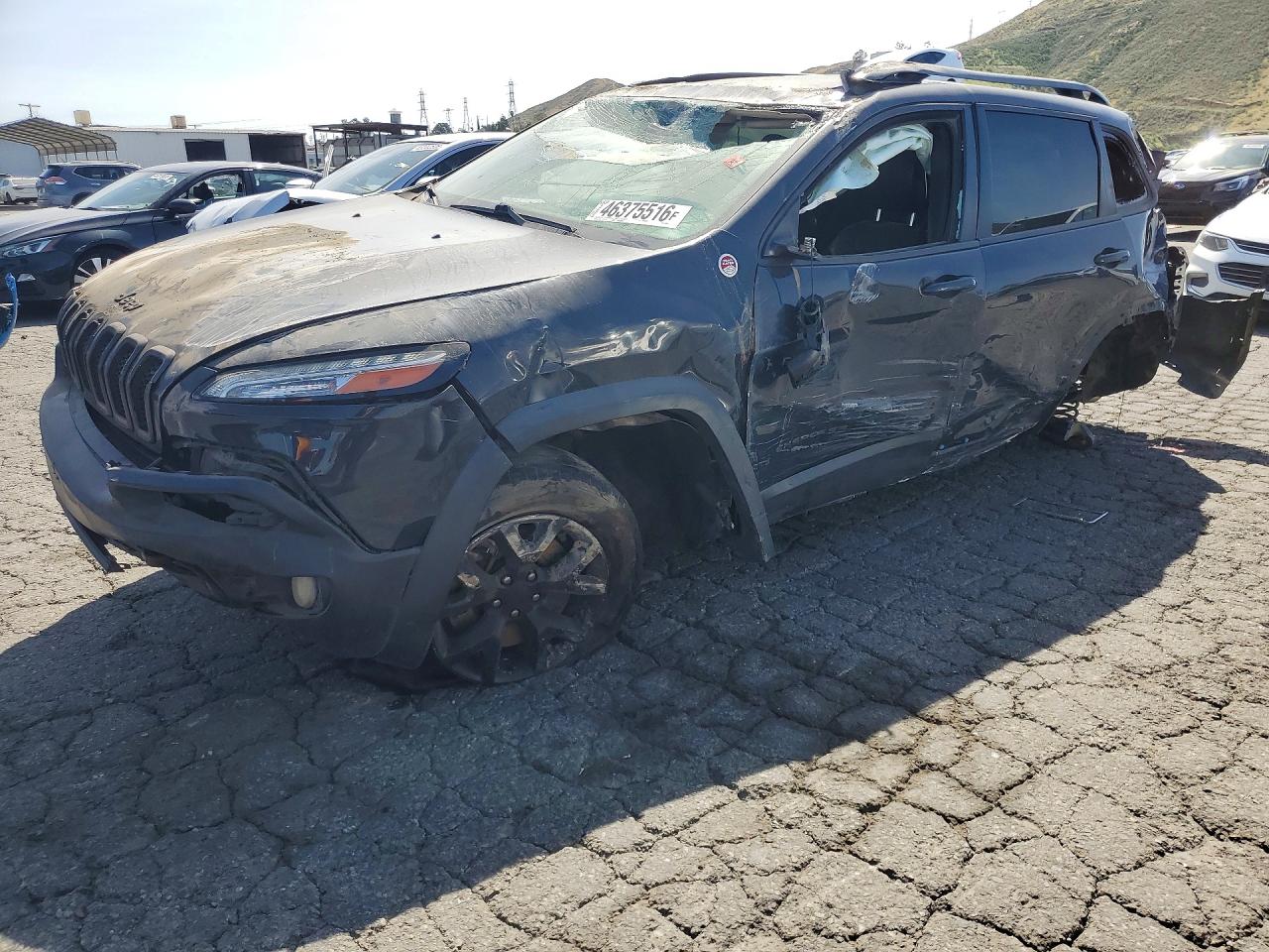 Salvage Jeep Cherokee Image