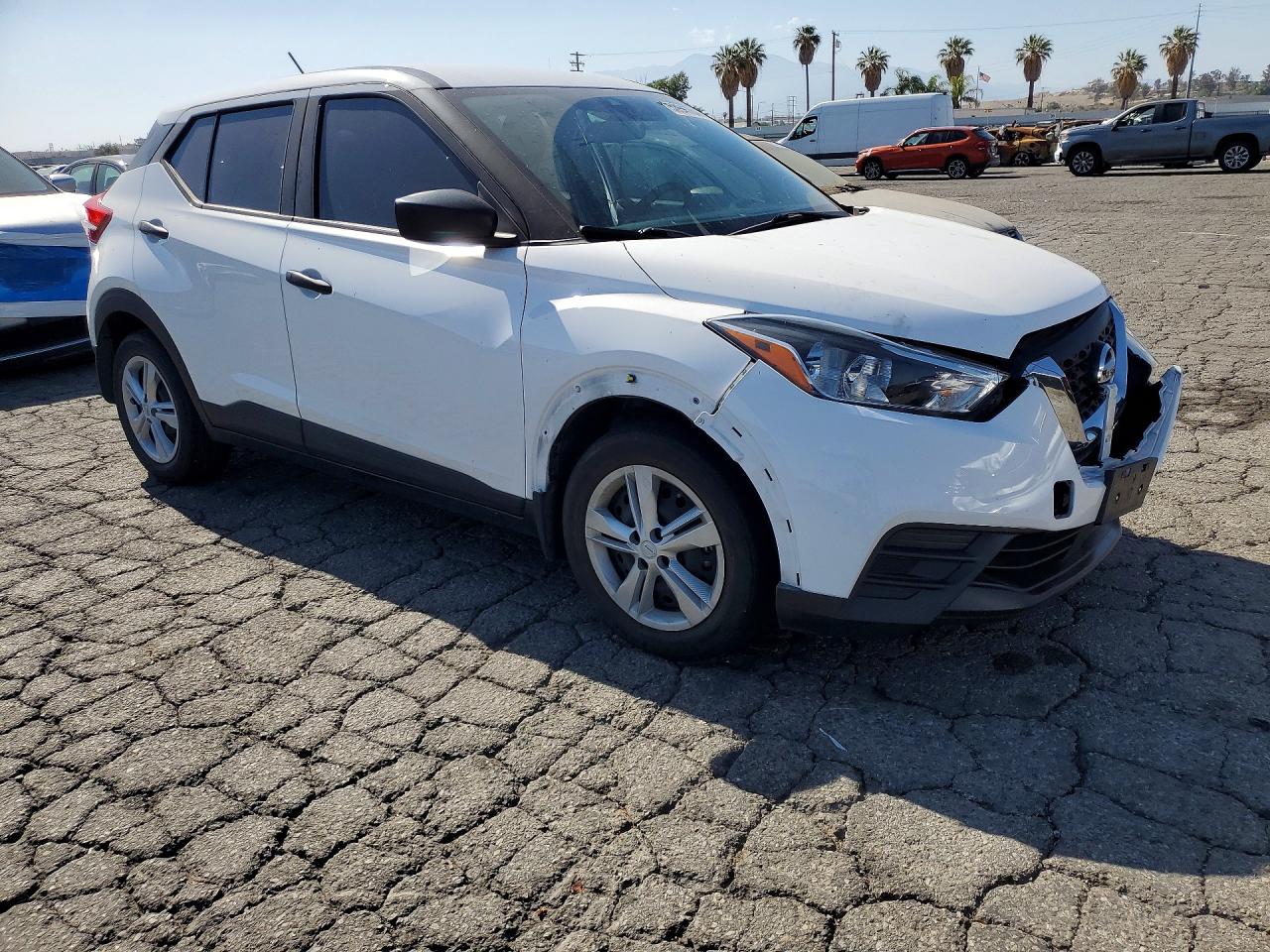 Nissan Kicks S