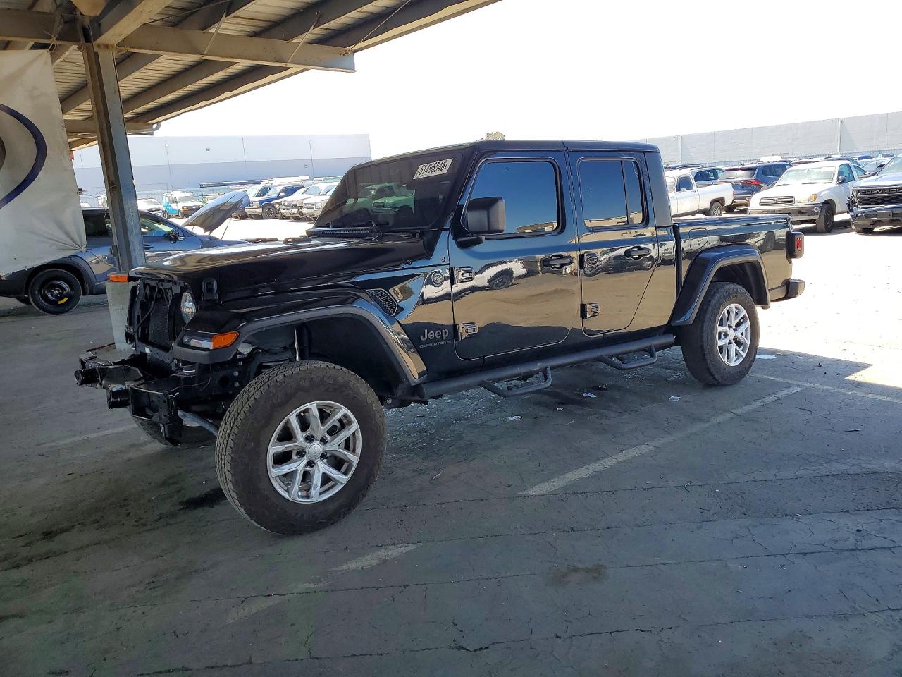 Salvage Jeep Gladiator Image