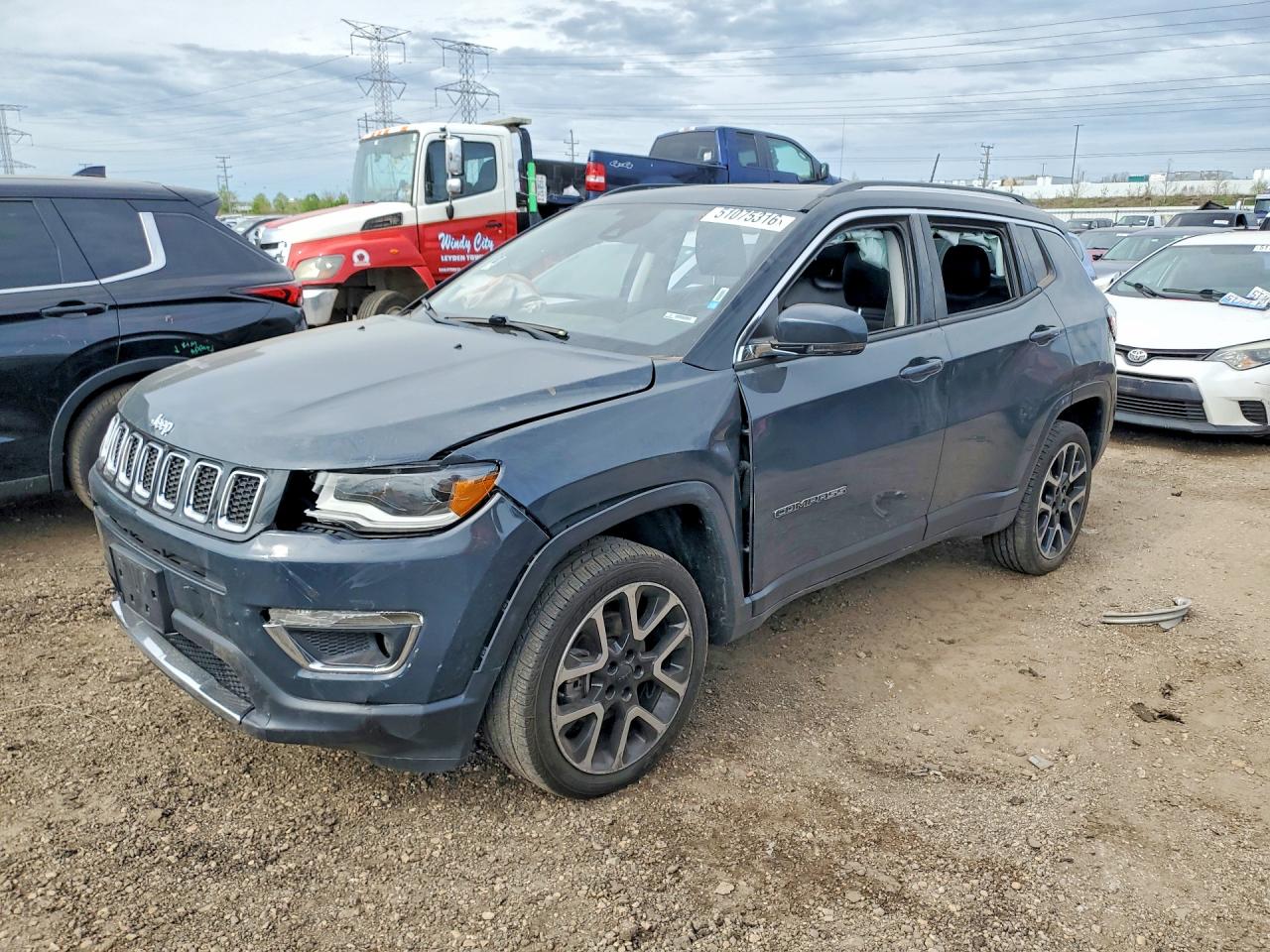 Salvage Jeep Compass Image