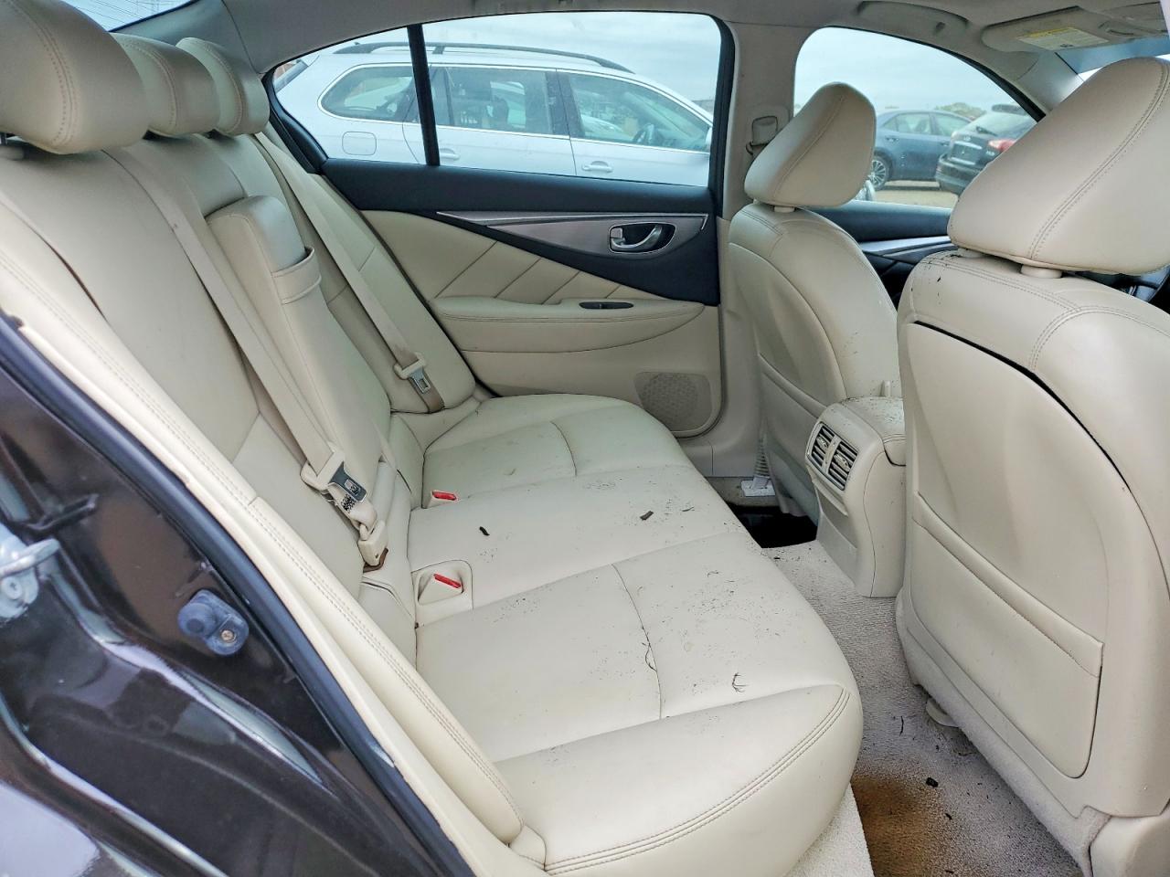 INFINITI Q50 Premium