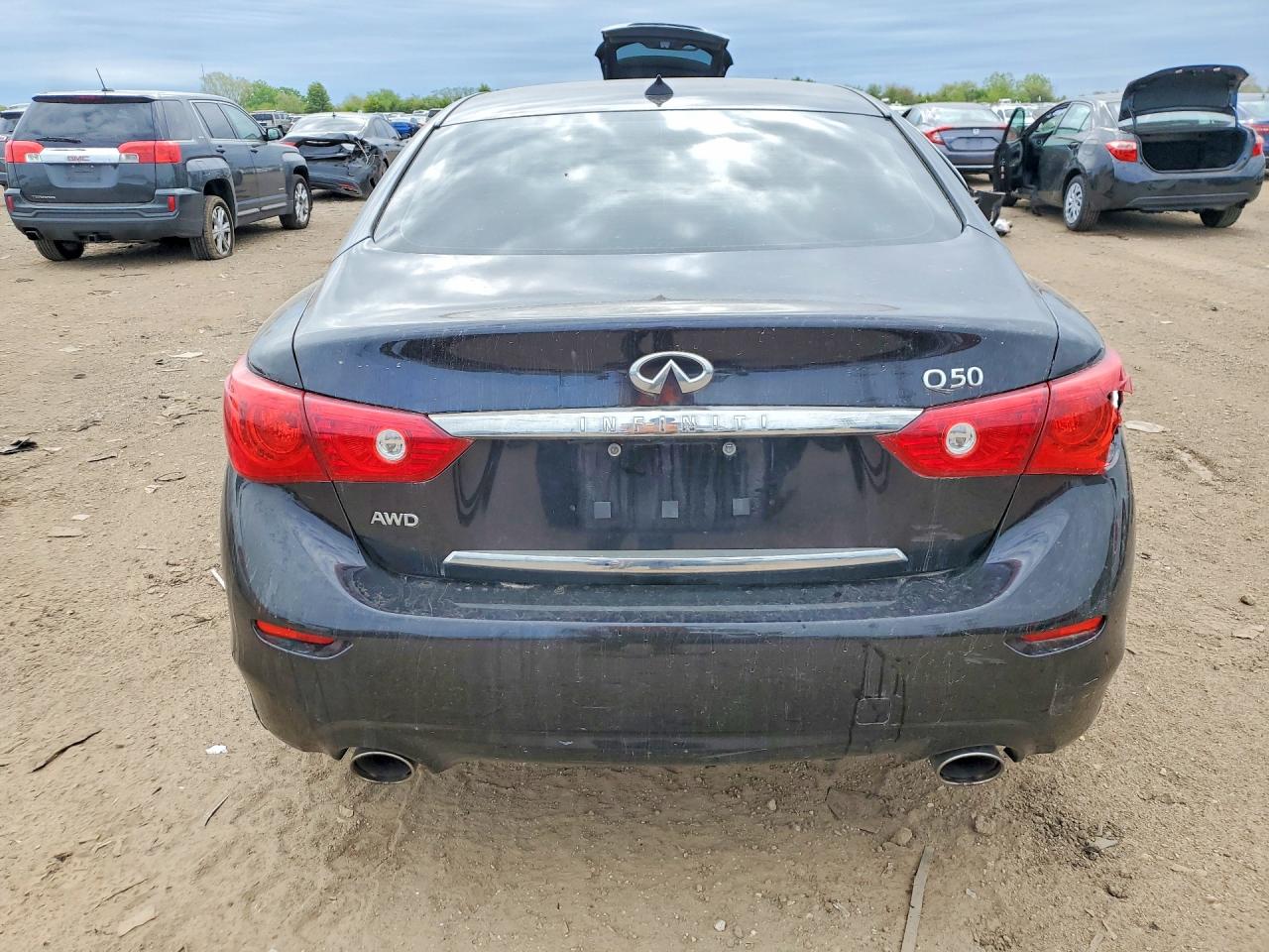 INFINITI Q50 Premium