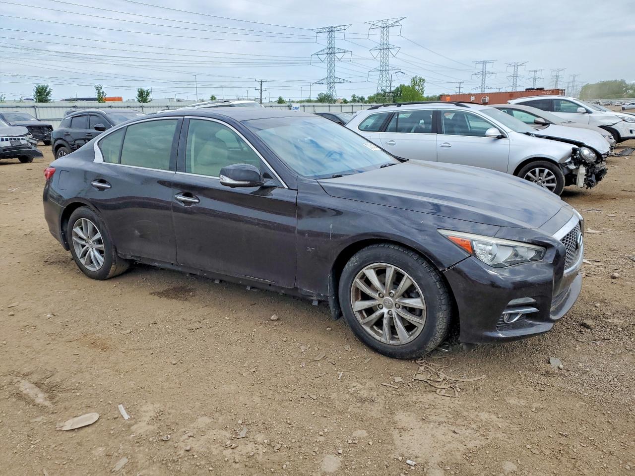 INFINITI Q50 Premium