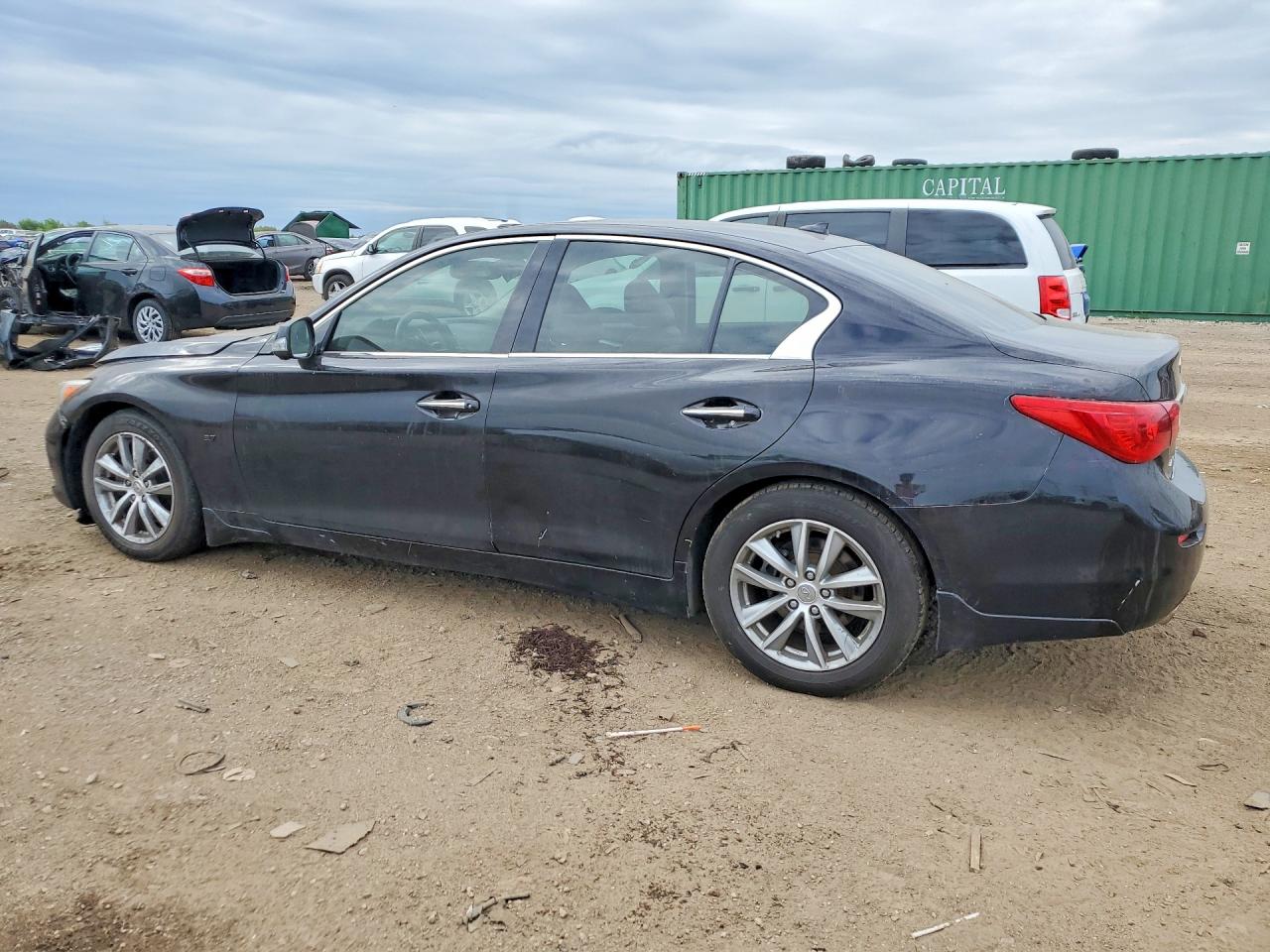 INFINITI Q50 Premium