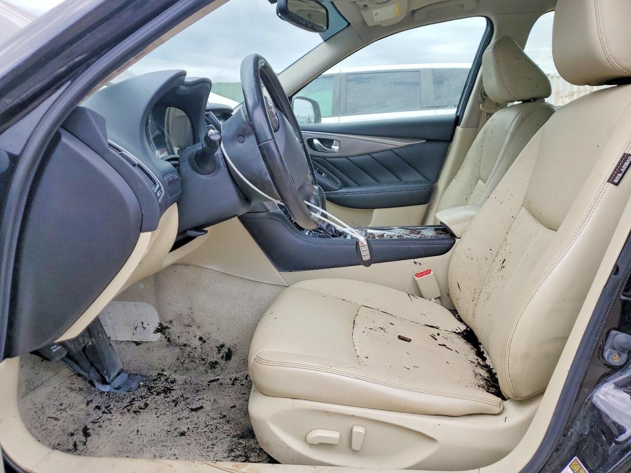 INFINITI Q50 Premium
