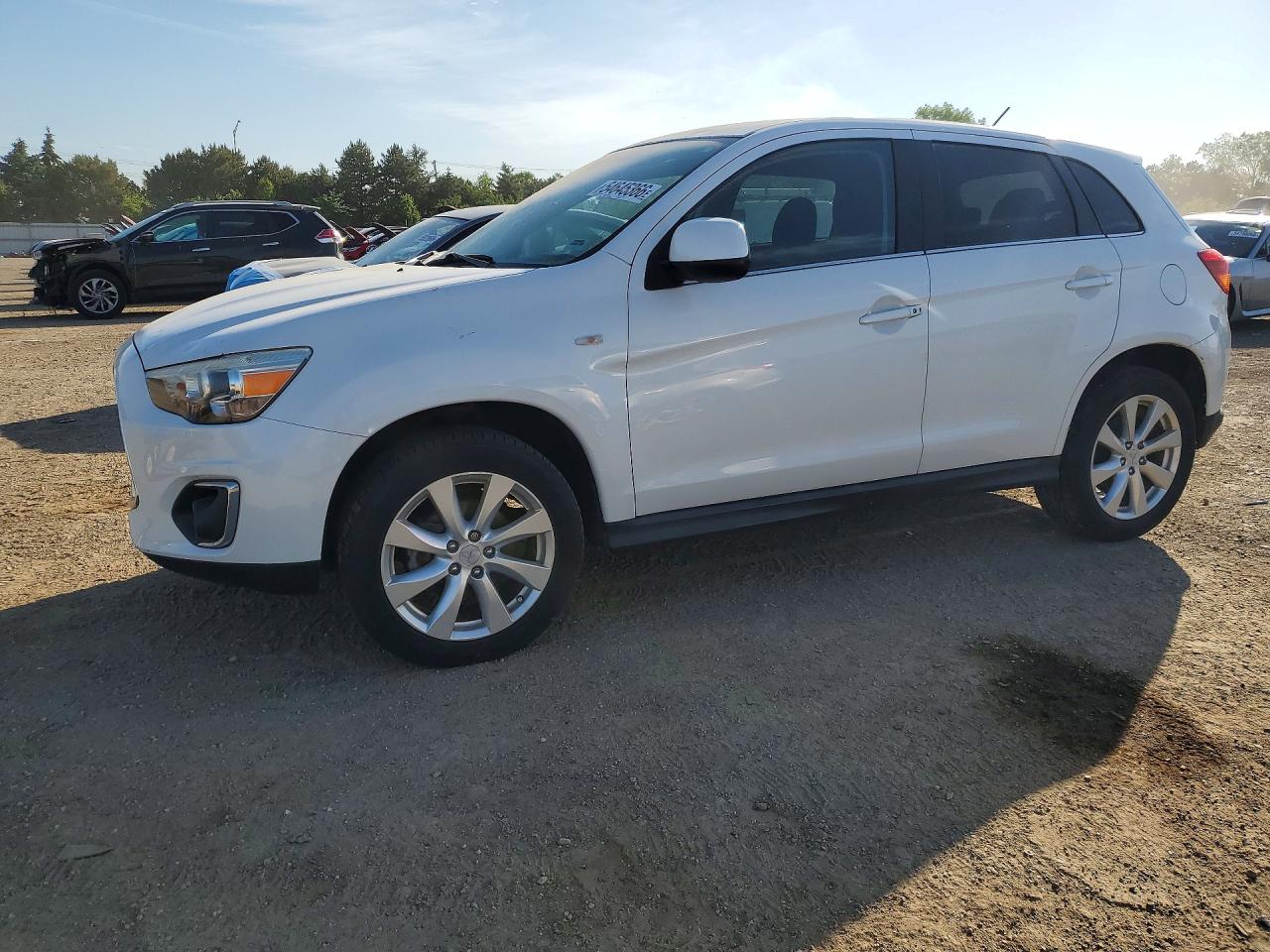 Salvage Mitsubishi Outlander Image