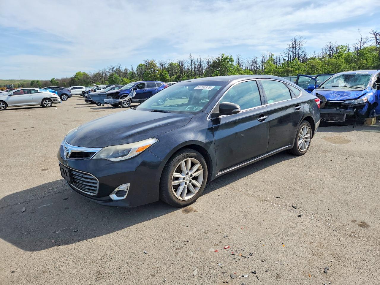 Salvage Toyota Avalon Image