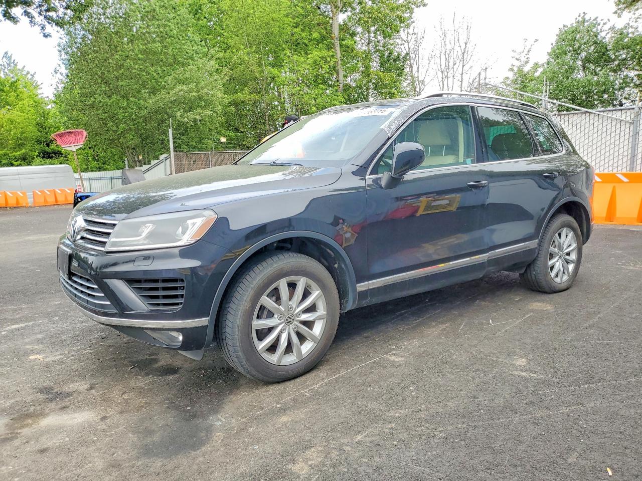 Salvage Volkswagen Touareg Image